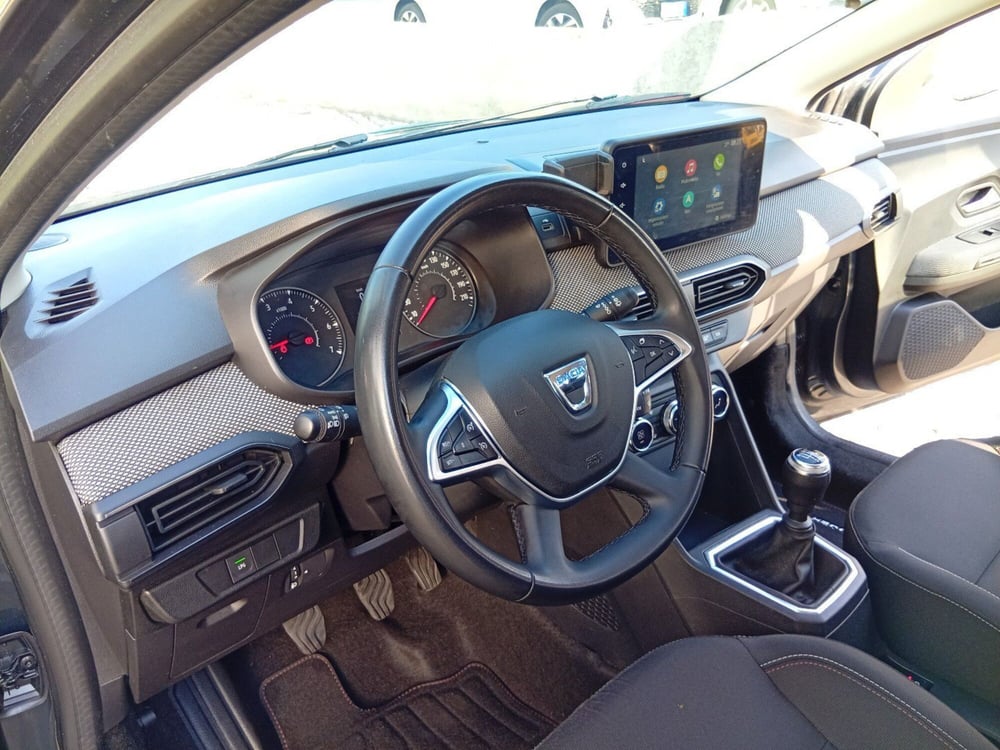 Dacia Jogger usata a Brescia (13)