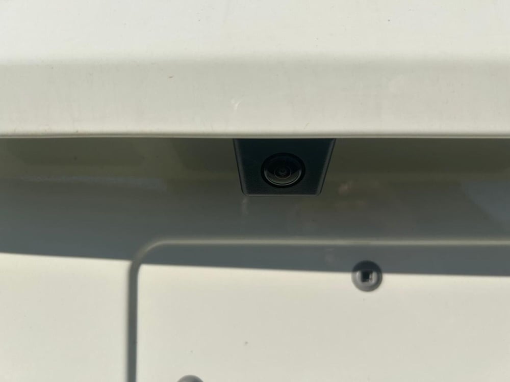 Jeep Avenger nuova a Salerno (15)