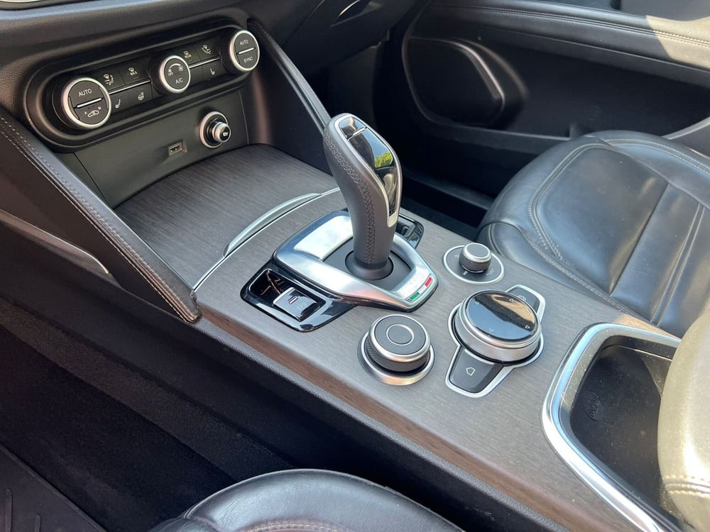 Alfa Romeo Stelvio usata a Salerno (14)