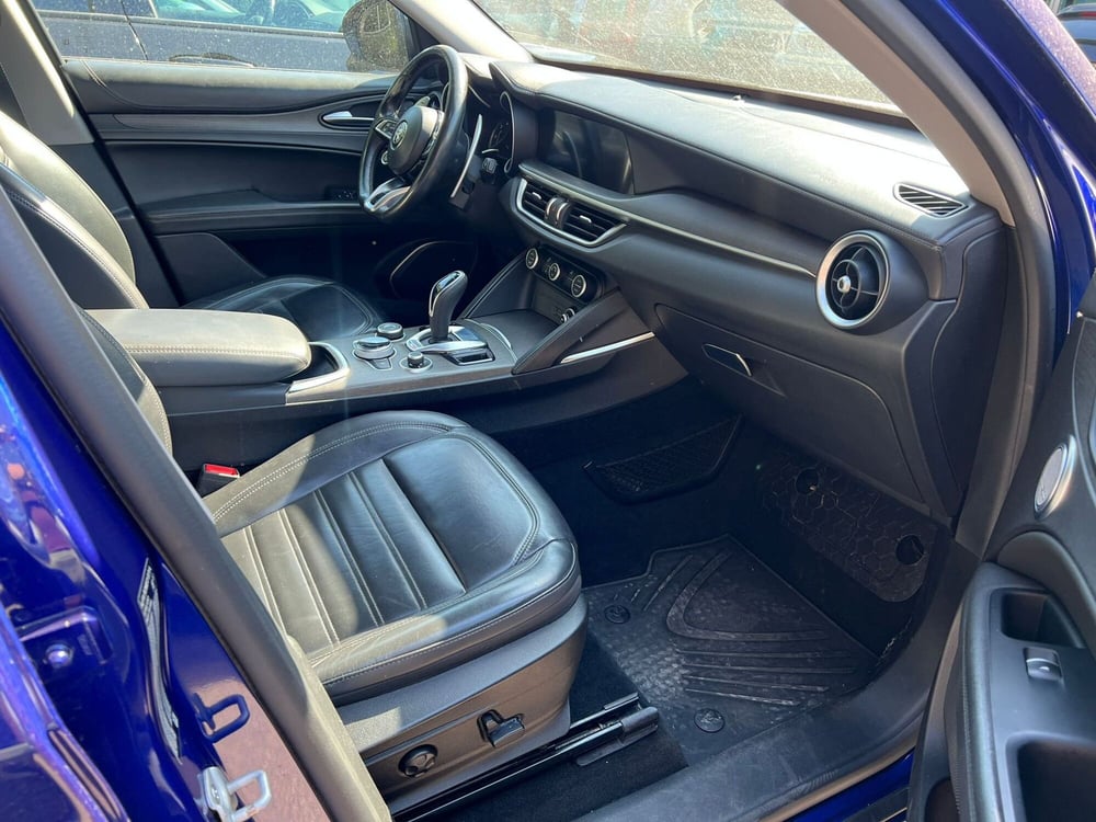 Alfa Romeo Stelvio usata a Salerno (17)
