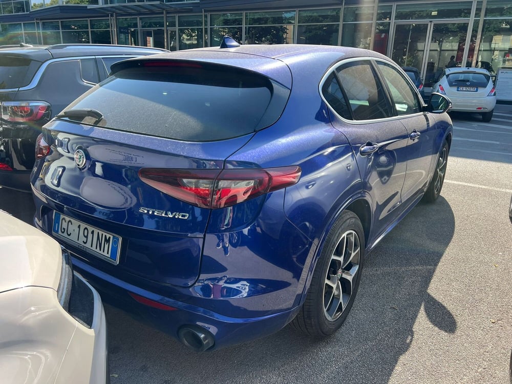 Alfa Romeo Stelvio usata a Salerno (3)