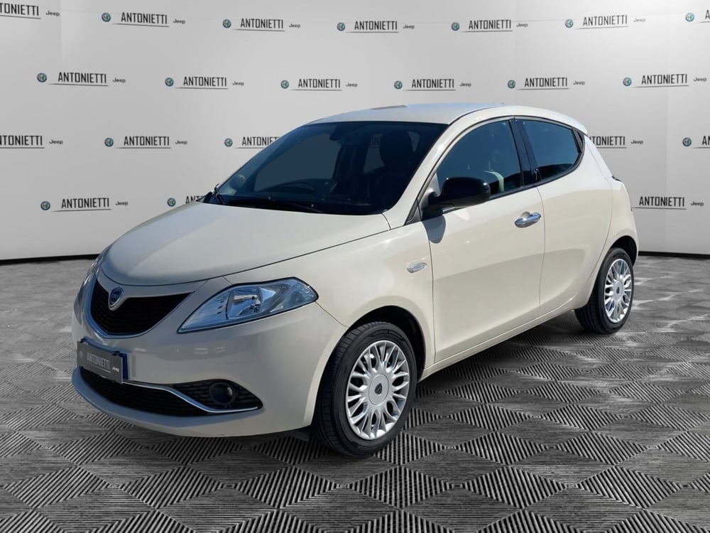 Lancia Ypsilon usata a Ancona