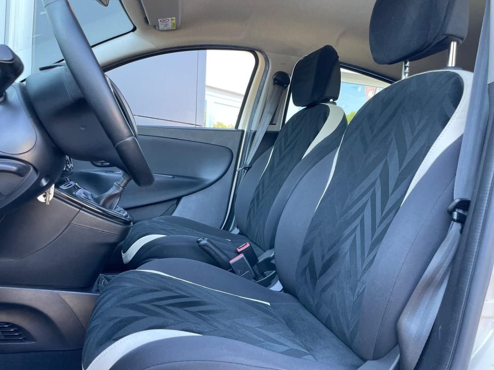 Lancia Ypsilon usata a Ancona (11)
