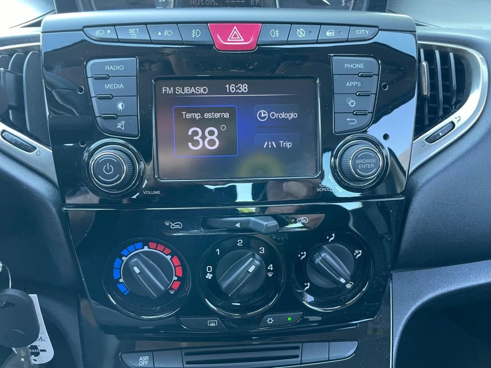 Lancia Ypsilon usata a Ancona (17)