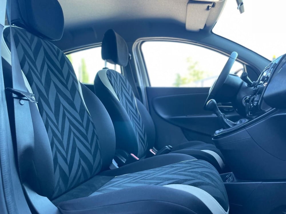 Lancia Ypsilon usata a Ancona (18)