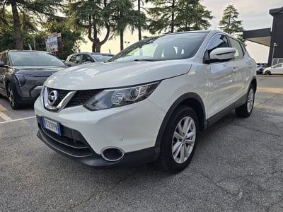 Nissan Qashqai 1.2 DIG-T N-Connecta del 2016 usata a Rimini
