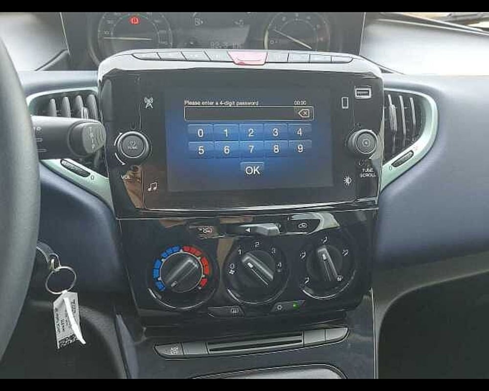 Lancia Ypsilon usata a Venezia (11)