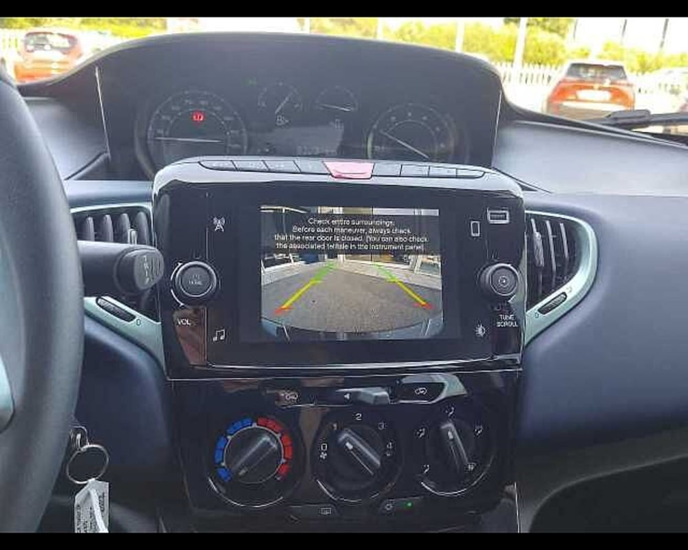 Lancia Ypsilon usata a Venezia (12)