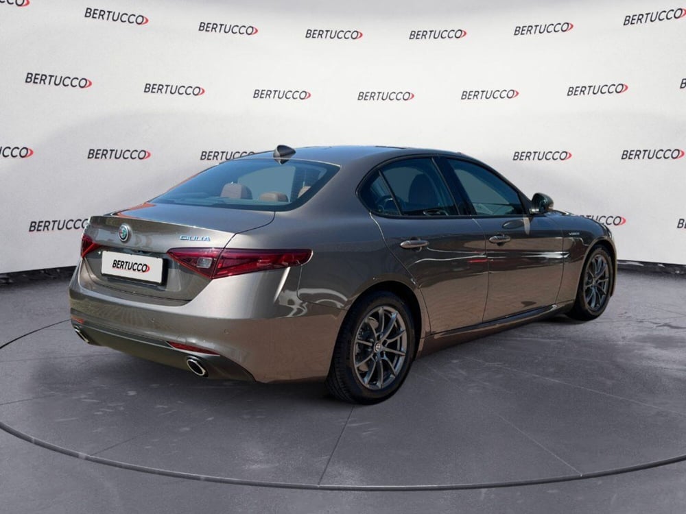 Alfa Romeo Giulia usata a Verona (5)