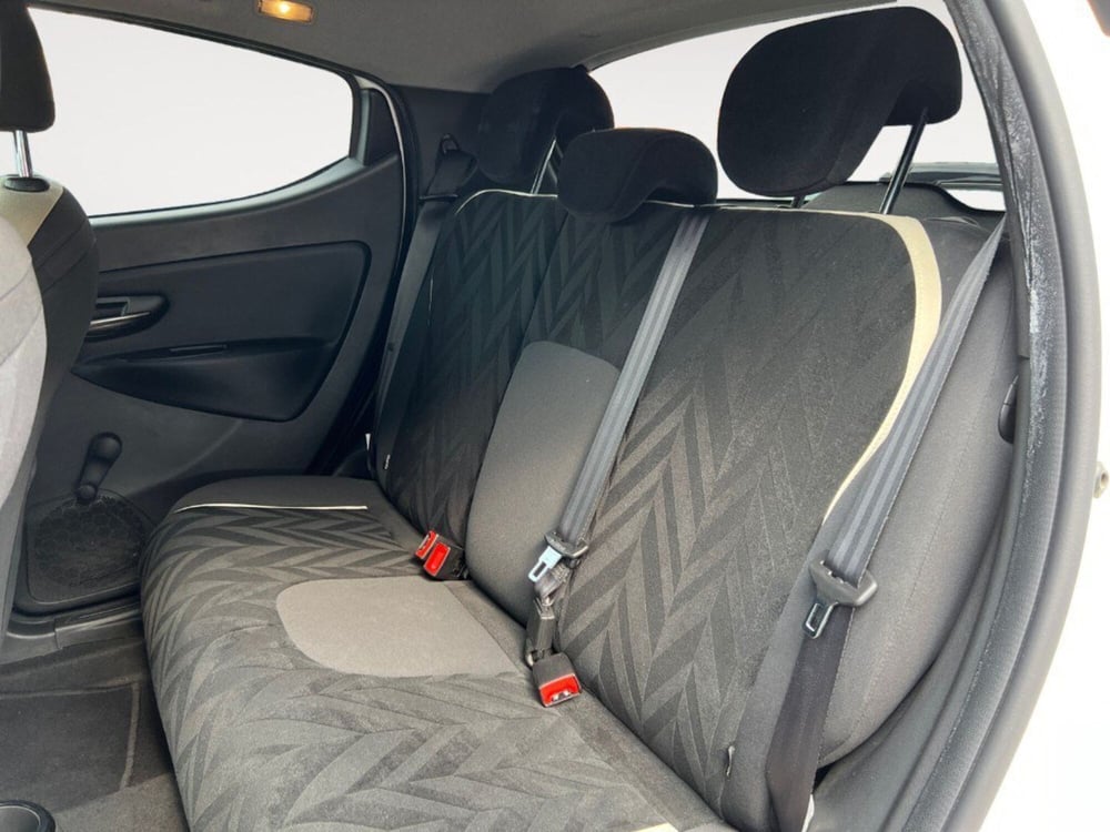 Lancia Ypsilon usata a Verona (10)