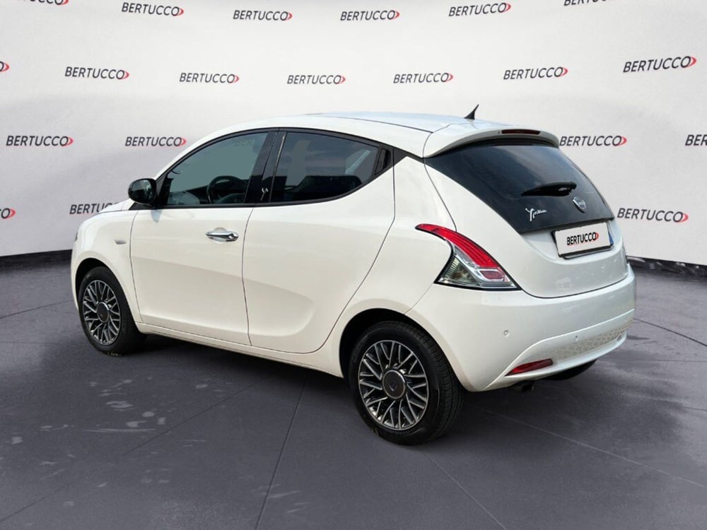 Lancia Ypsilon usata a Verona (5)