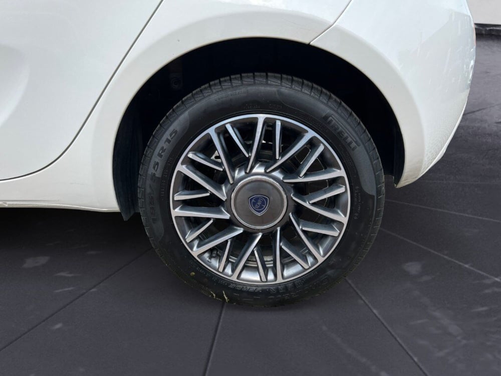 Lancia Ypsilon usata a Verona (6)