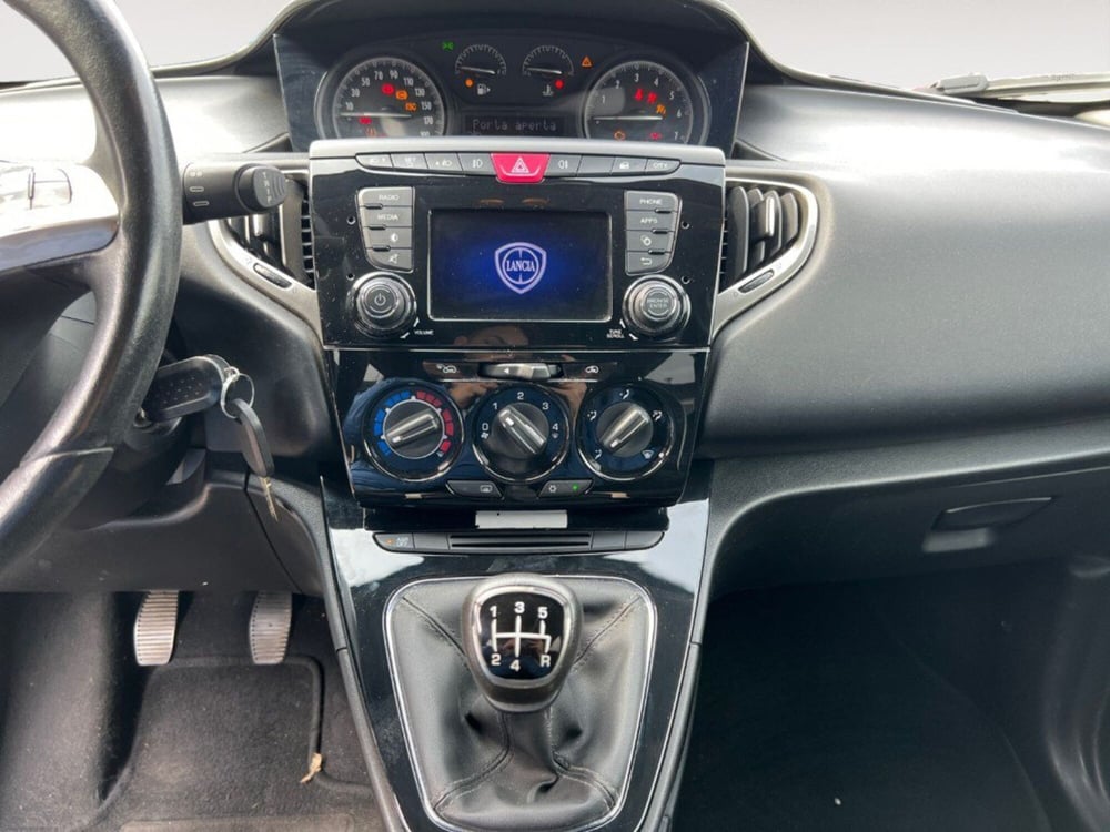 Lancia Ypsilon usata a Verona (8)