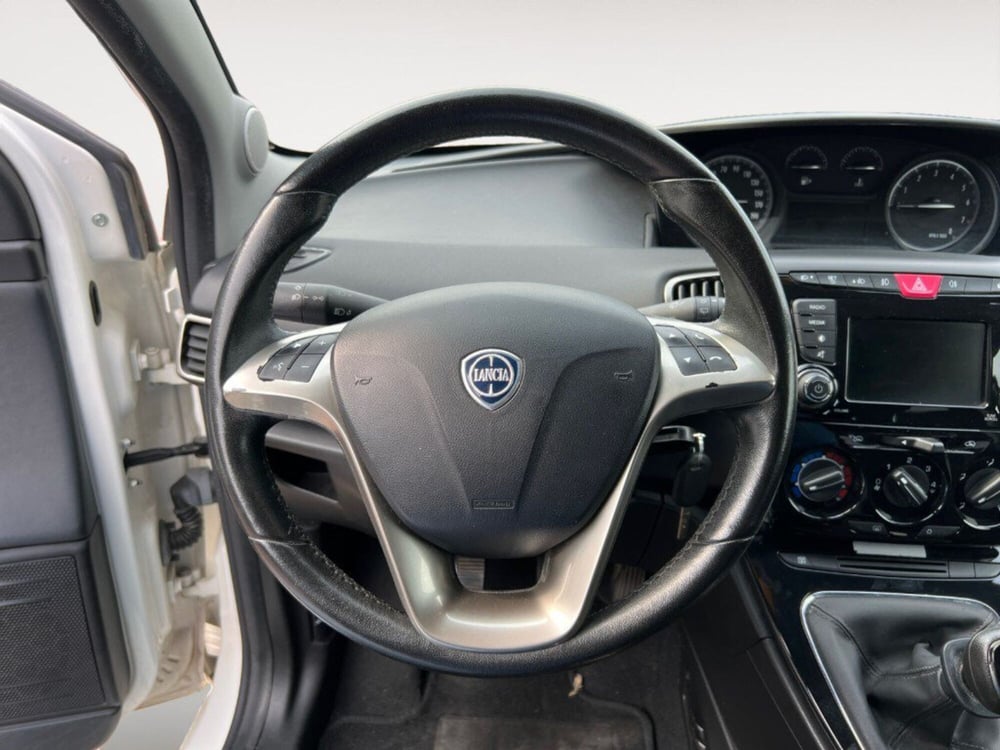 Lancia Ypsilon usata a Verona (9)