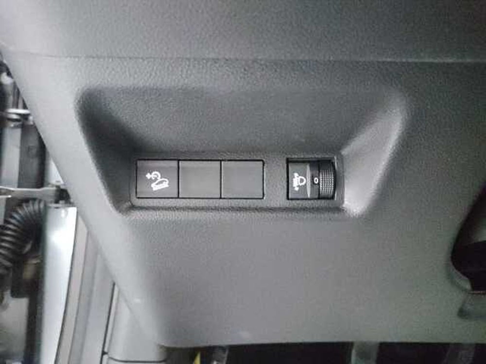 Jeep Avenger nuova a Teramo (19)