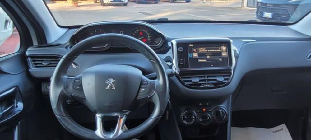 Peugeot 208 usata a Napoli (10)