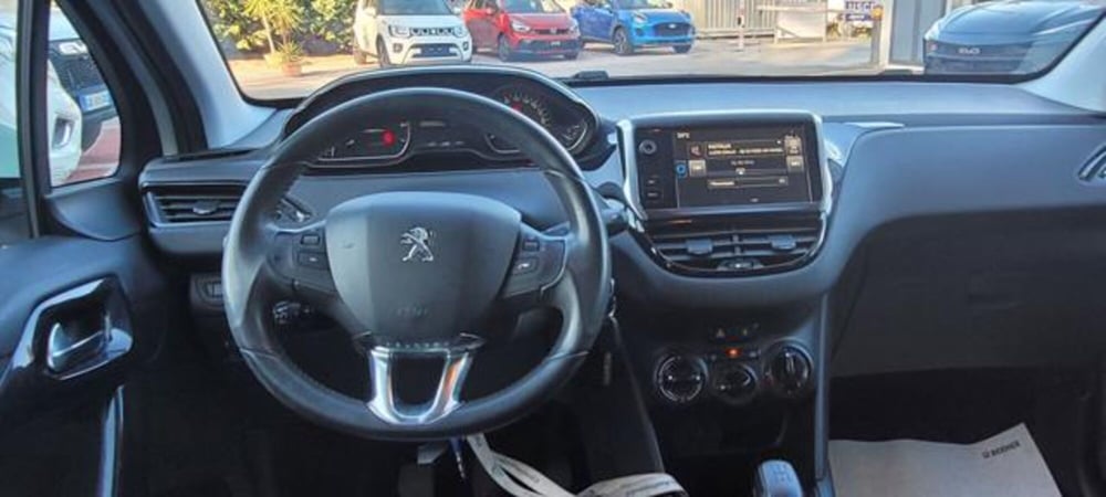 Peugeot 208 usata a Napoli (8)
