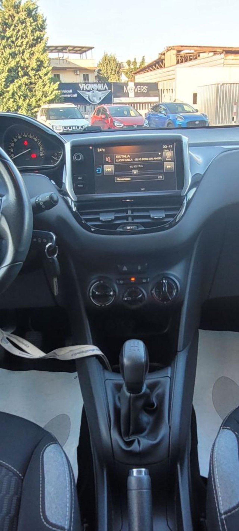 Peugeot 208 usata a Napoli (9)