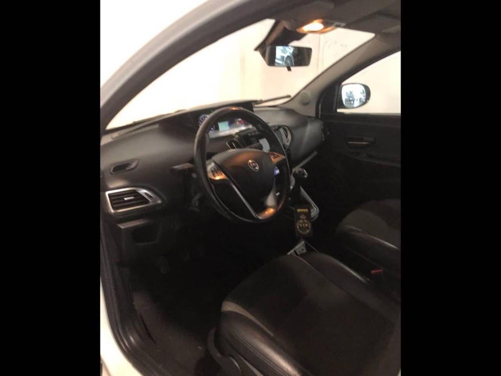 Lancia Ypsilon usata a Torino (10)