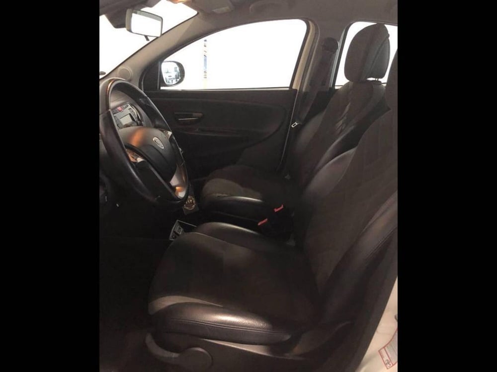 Lancia Ypsilon usata a Torino (11)