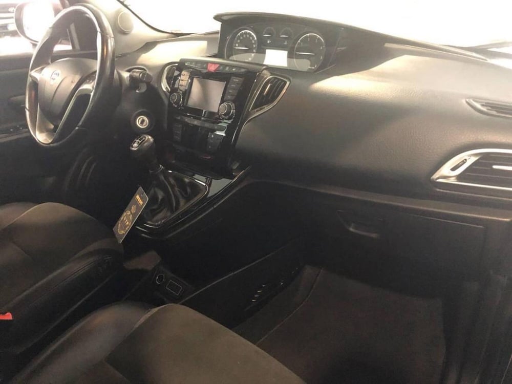 Lancia Ypsilon usata a Torino (15)