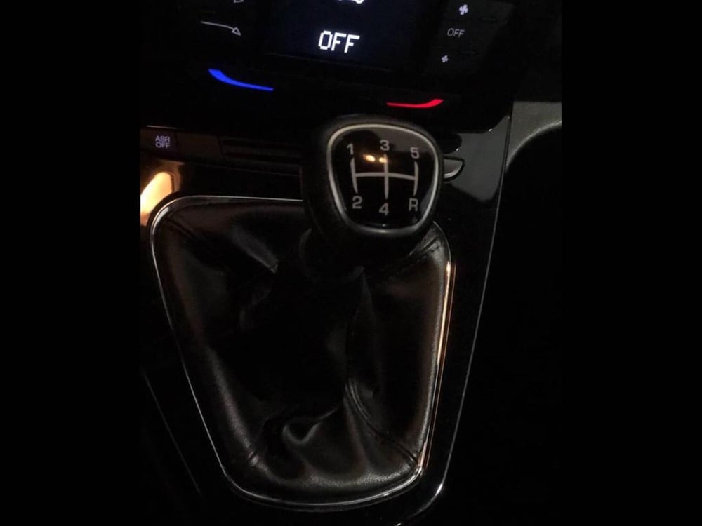 Lancia Ypsilon usata a Torino (9)