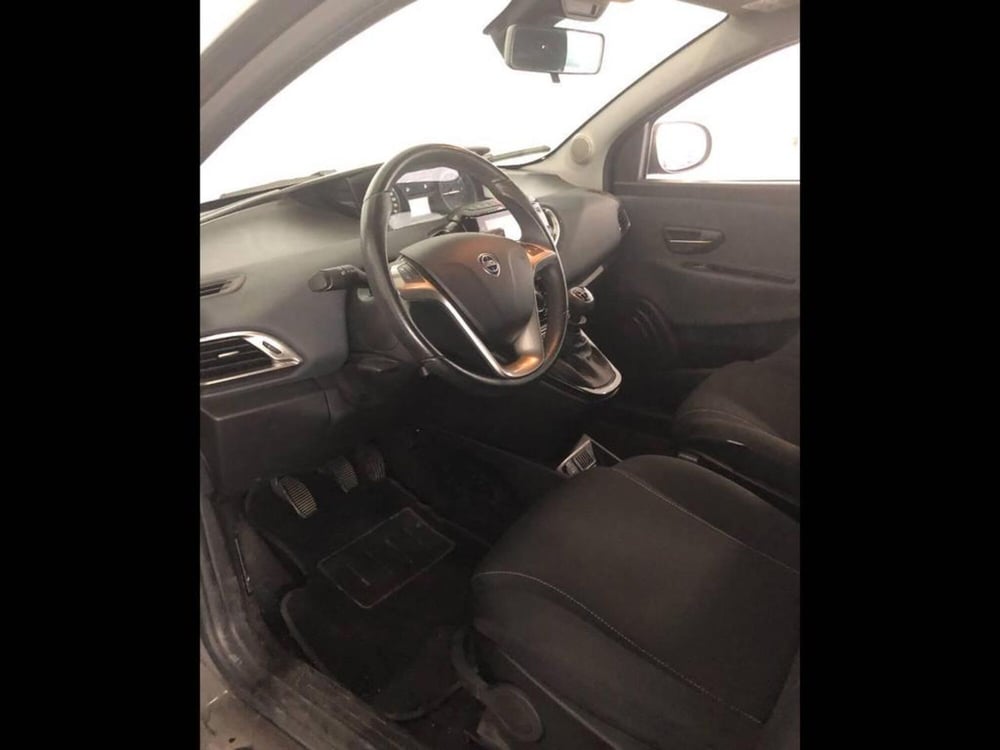 Lancia Ypsilon usata a Torino (10)