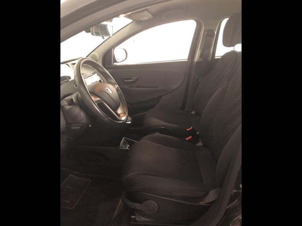 Lancia Ypsilon usata a Torino (11)