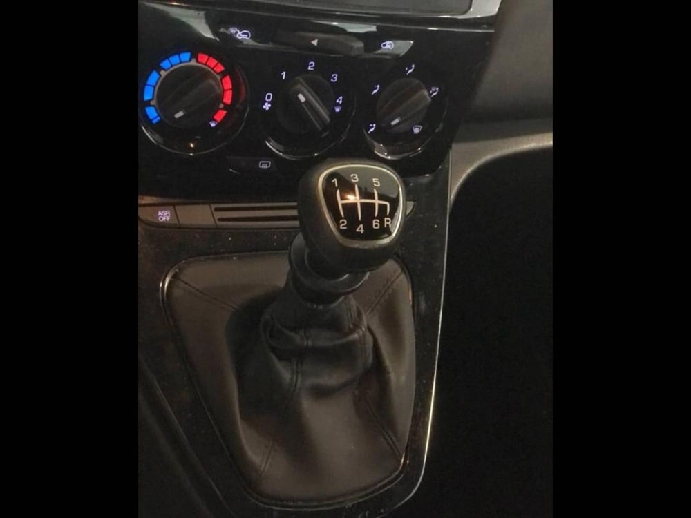 Lancia Ypsilon usata a Torino (8)