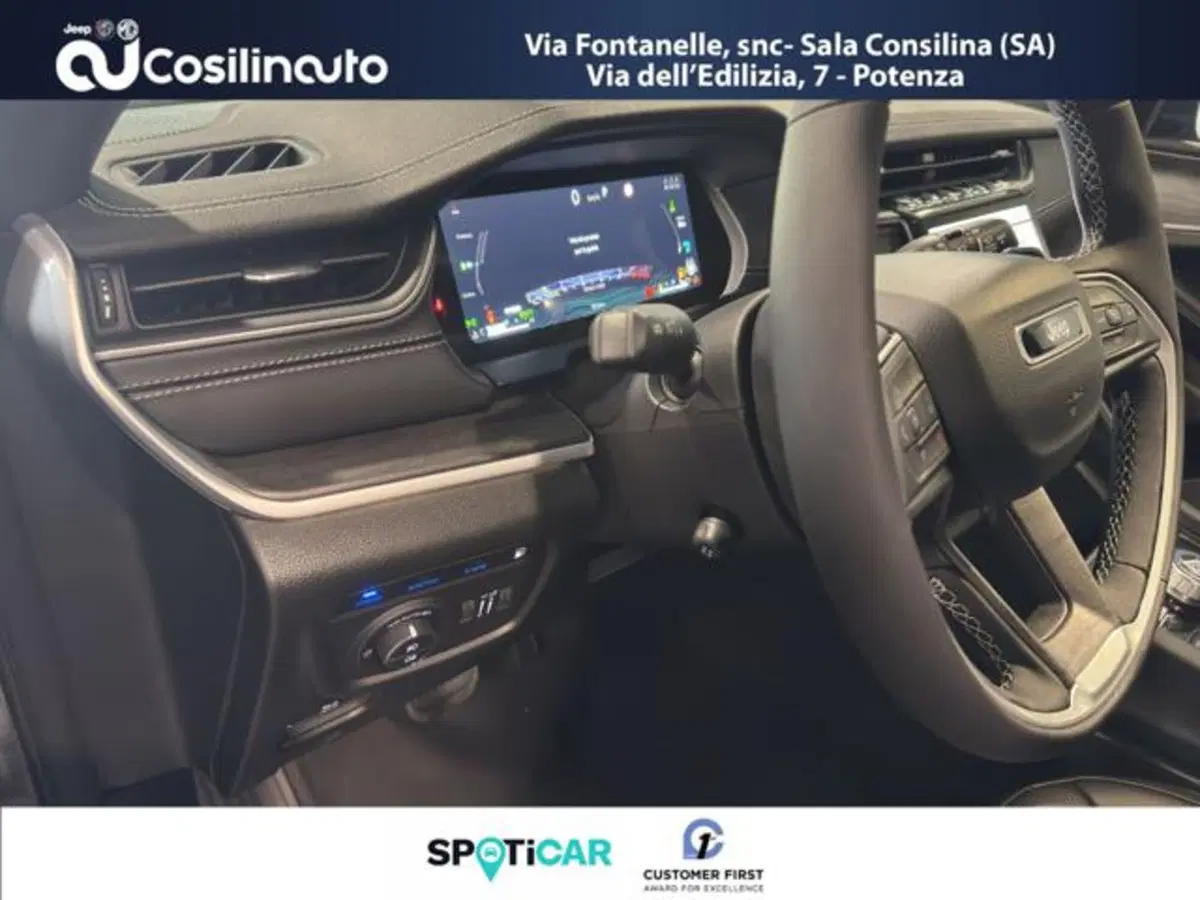 Jeep Grand Cherokee nuova a Salerno (14)