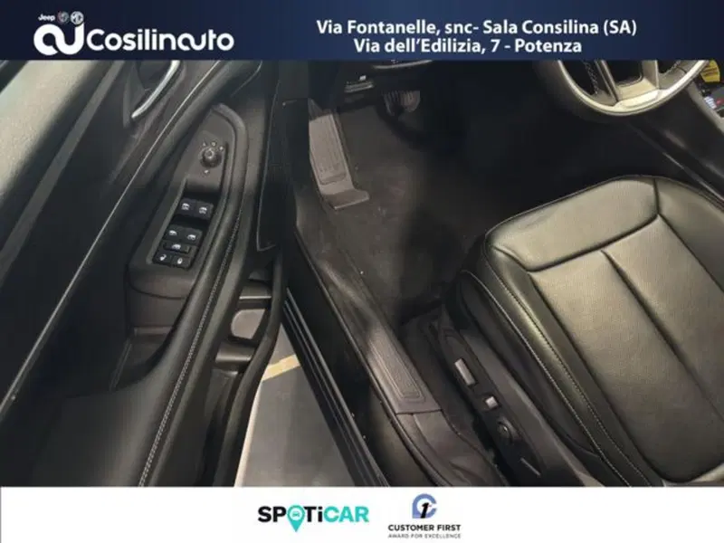 Jeep Grand Cherokee nuova a Salerno (16)