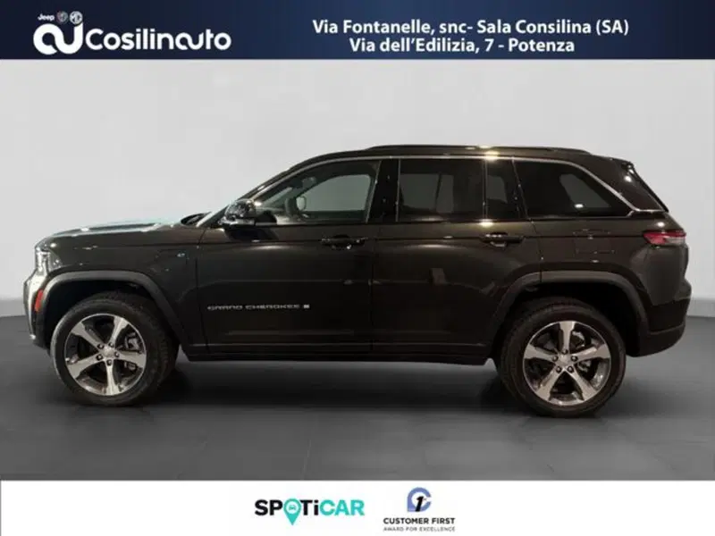 Jeep Grand Cherokee nuova a Salerno (2)