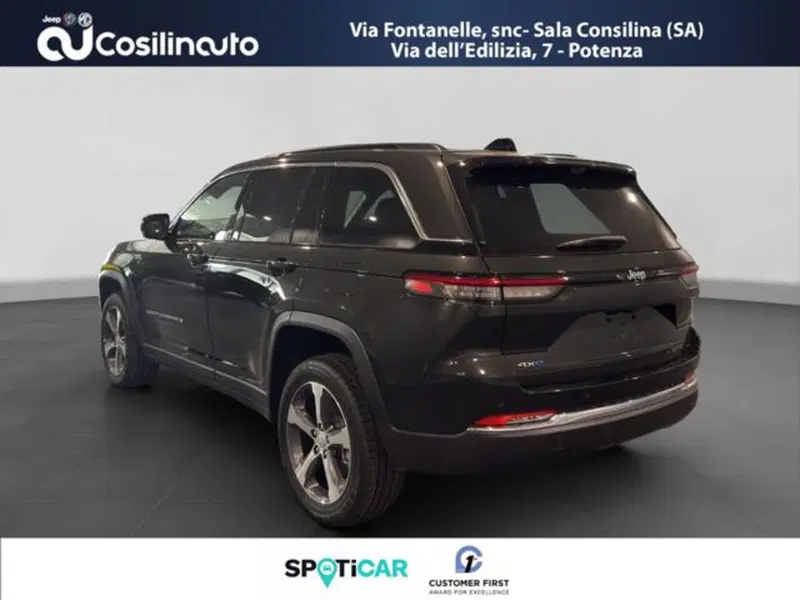Jeep Grand Cherokee nuova a Salerno (3)