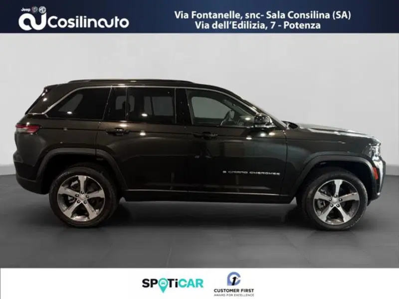 Jeep Grand Cherokee nuova a Salerno (6)