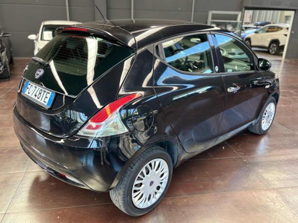 Lancia Ypsilon usata a Pesaro-Urbino (3)