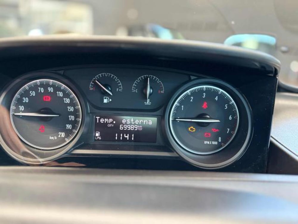 Lancia Ypsilon usata a Pesaro-Urbino (5)