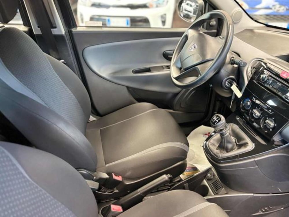 Lancia Ypsilon usata a Pesaro-Urbino (6)