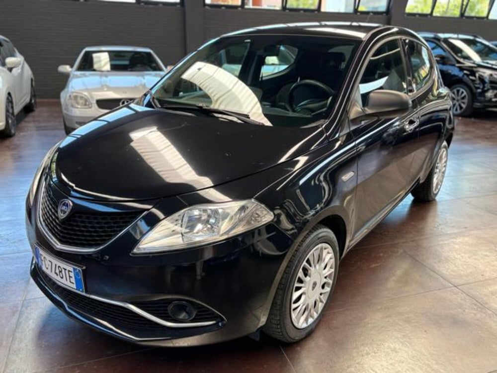 Lancia Ypsilon usata a Pesaro-Urbino (7)