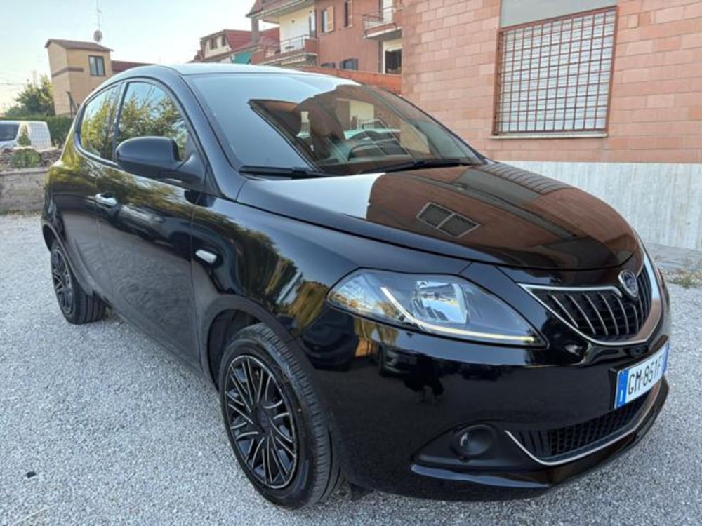 Lancia Ypsilon usata a Roma (10)