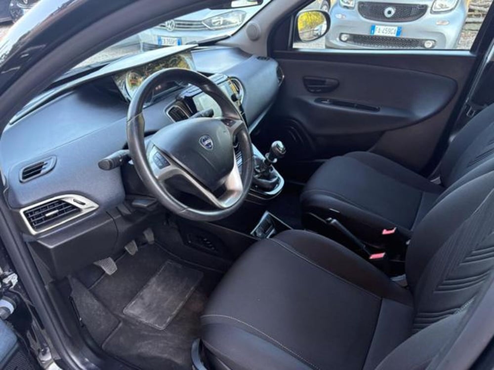 Lancia Ypsilon usata a Roma (14)