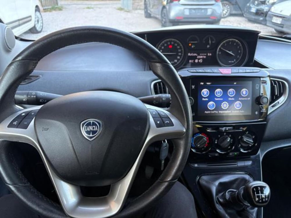 Lancia Ypsilon usata a Roma (15)