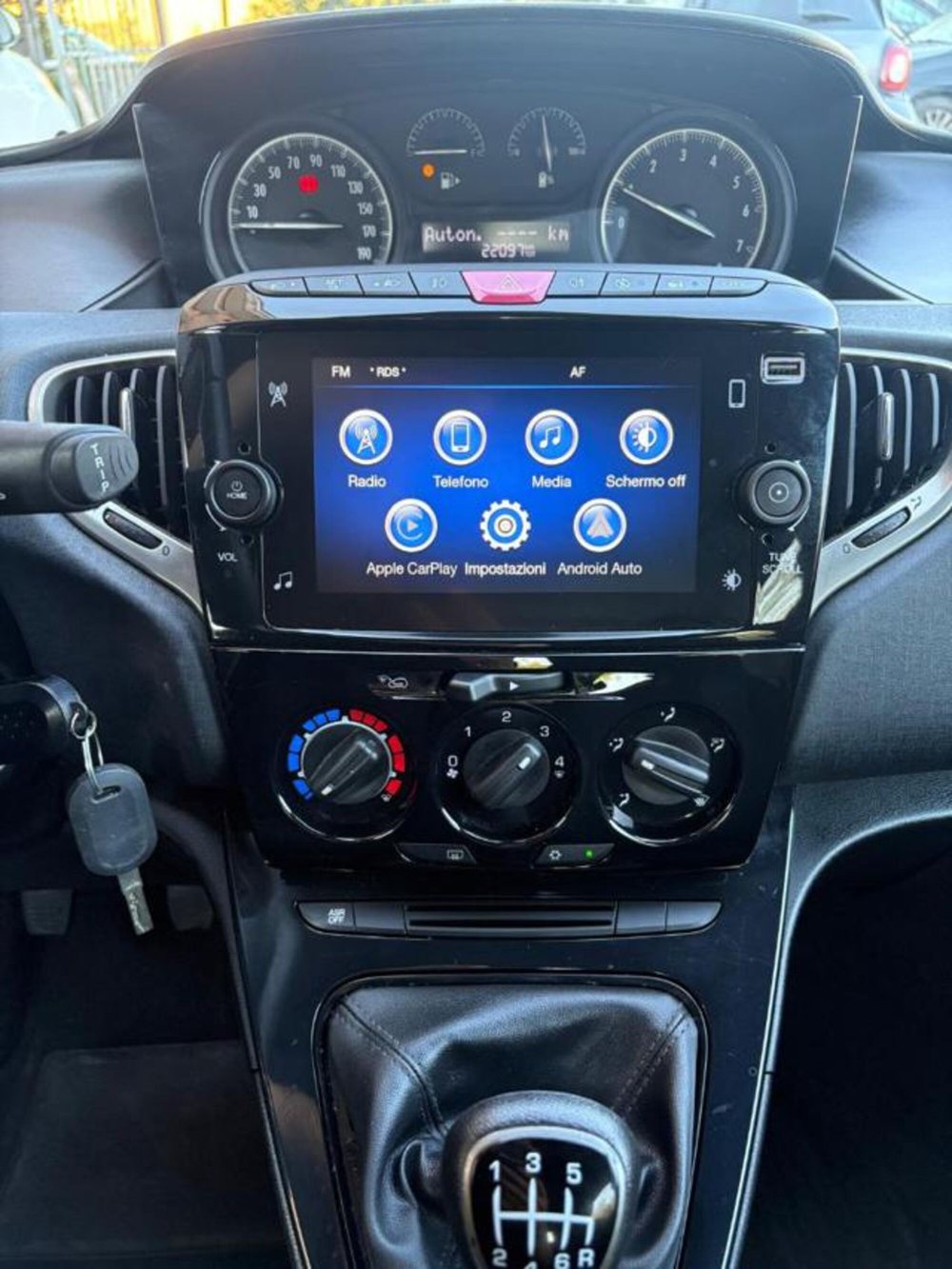 Lancia Ypsilon usata a Roma (16)