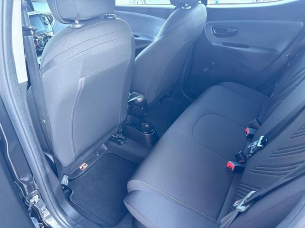 Lancia Ypsilon usata a Roma (17)