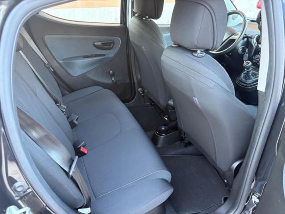 Lancia Ypsilon usata a Roma (18)
