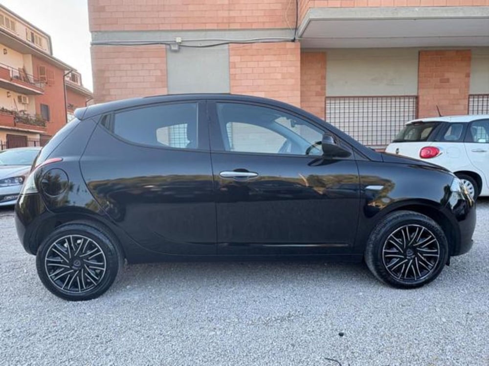 Lancia Ypsilon usata a Roma (9)
