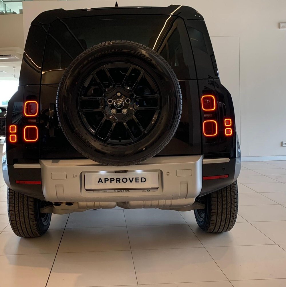 Land Rover Defender usata a Lucca (7)