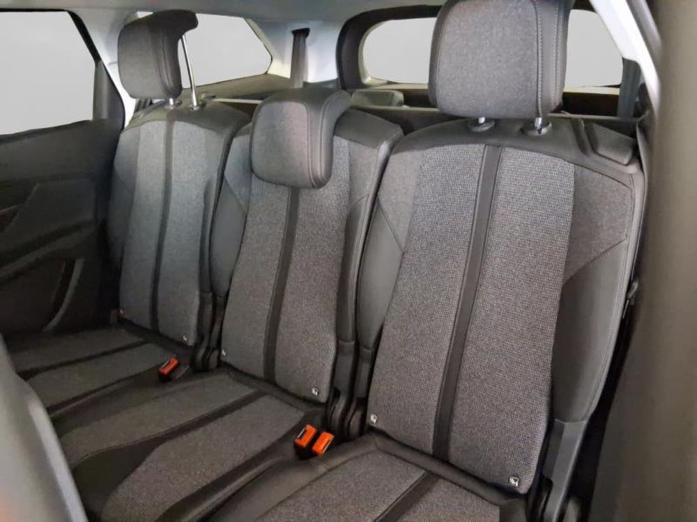 Peugeot 5008 usata a Genova (10)