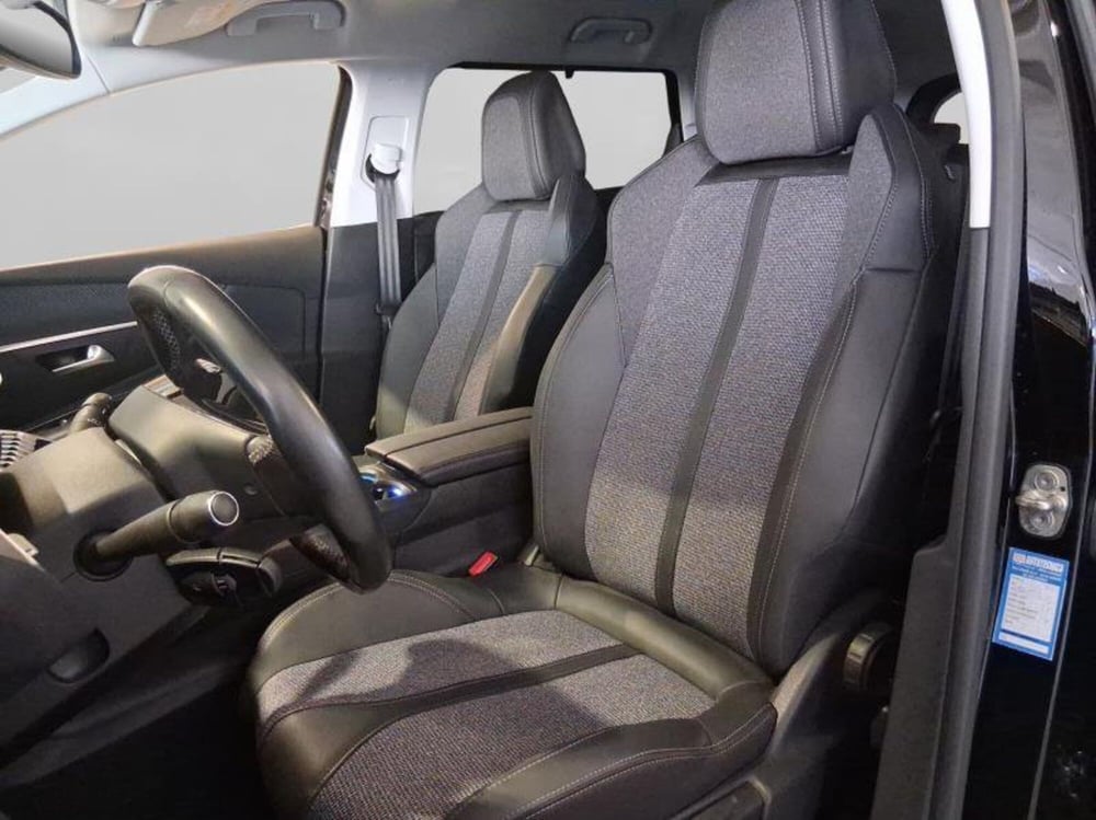 Peugeot 5008 usata a Genova (9)