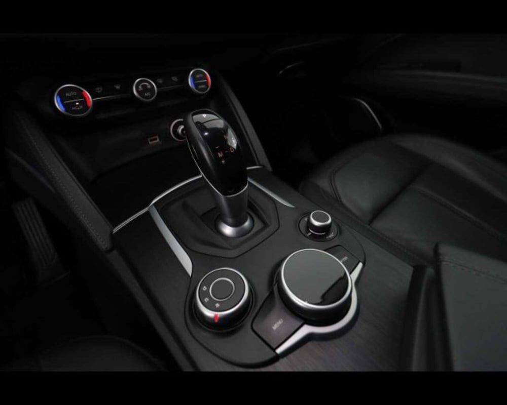 Alfa Romeo Stelvio usata a Bologna (17)