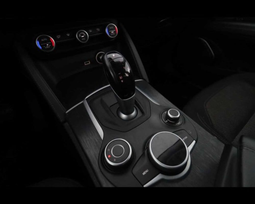 Alfa Romeo Stelvio usata a Bologna (13)